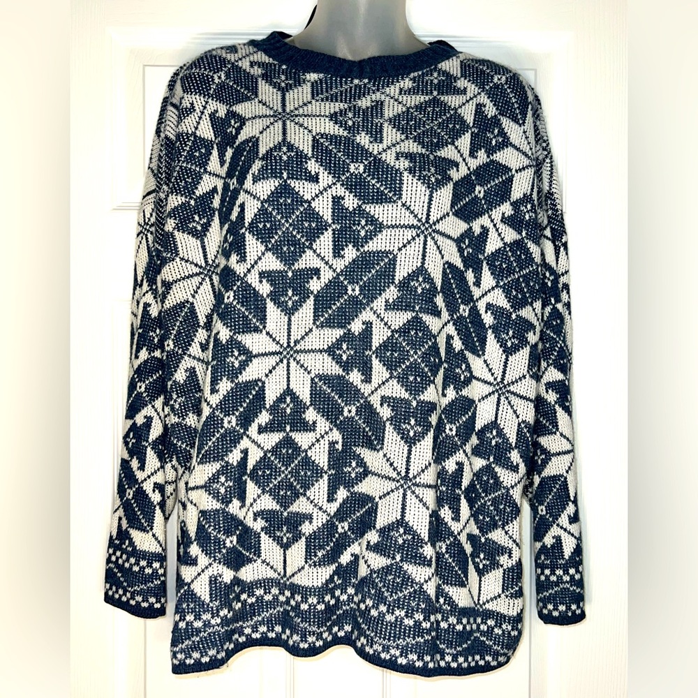 VINTAGE holiday sweater, snowflake pattern, size large